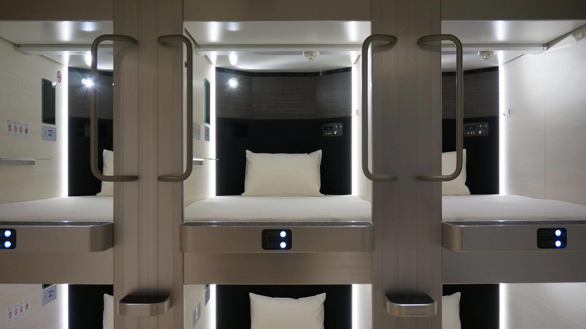 Capsulehotel Akihabara Bay 2*